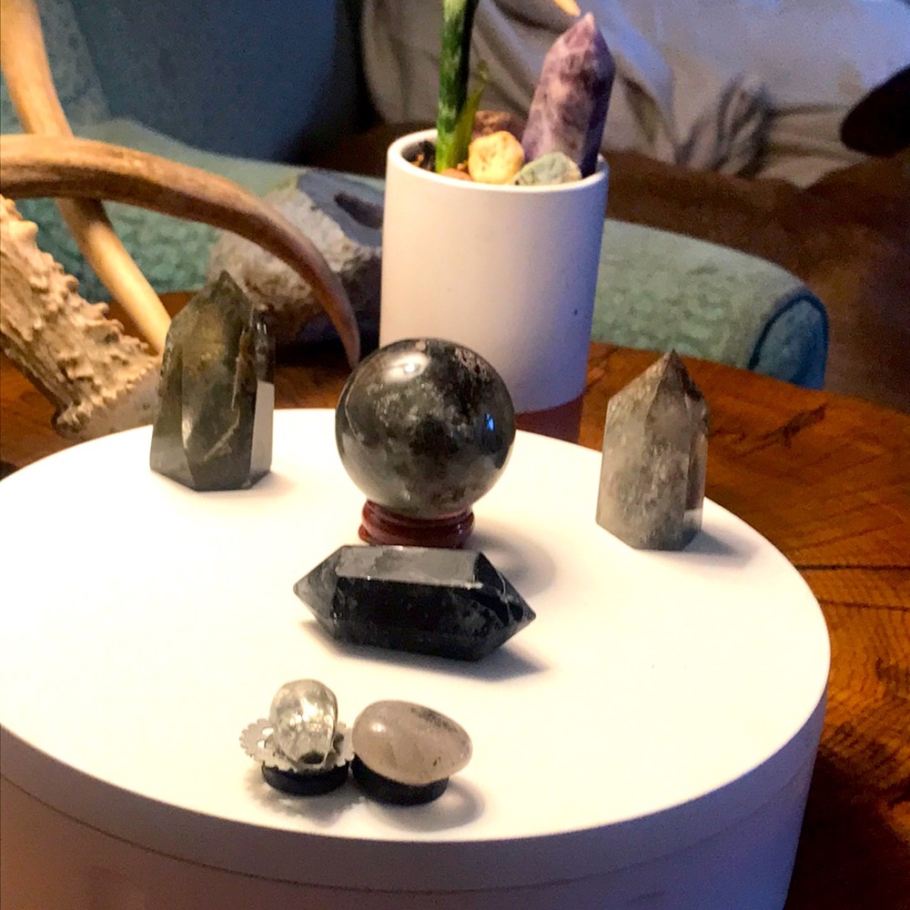 Black phantom quartz
